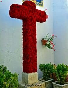 Cruz del barrio del Cerro en Cabra (Córdoba) origen fiestas de la cruz 3 de mayo