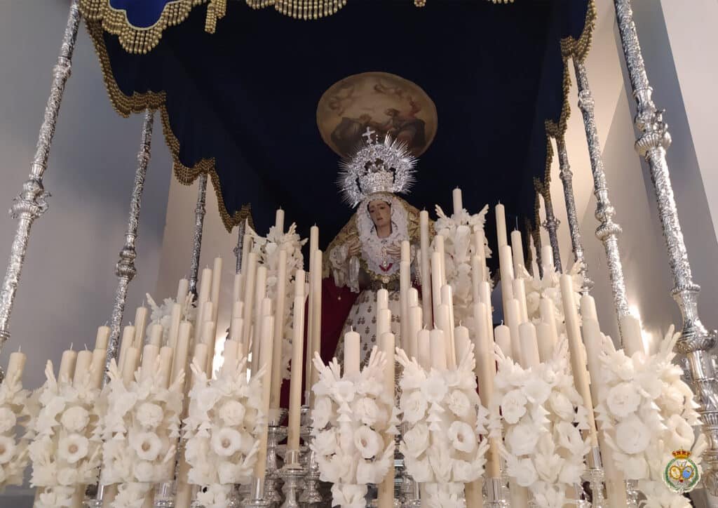Virgen de la Aurora de Cabra sobre su paso de palio