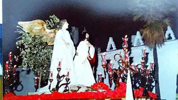 Juan Cobo Avila: "Año 1986. Última salida del anterior titular de la Oración en el Huerto. Archivo de la hermandad".
