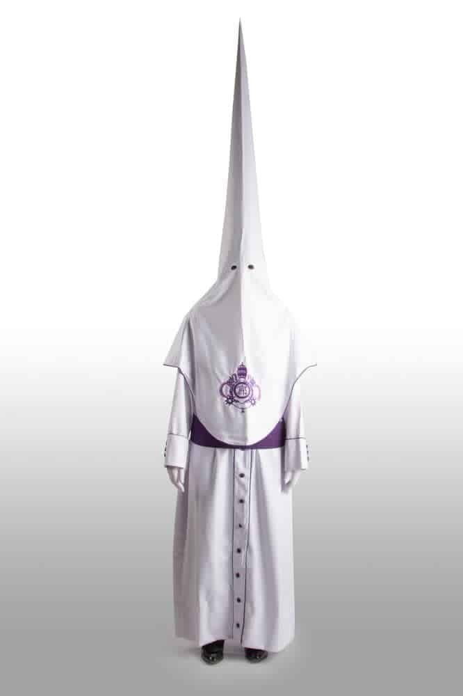 Nuevas túnicas de la Hermandad de Jesús Preso Cabra