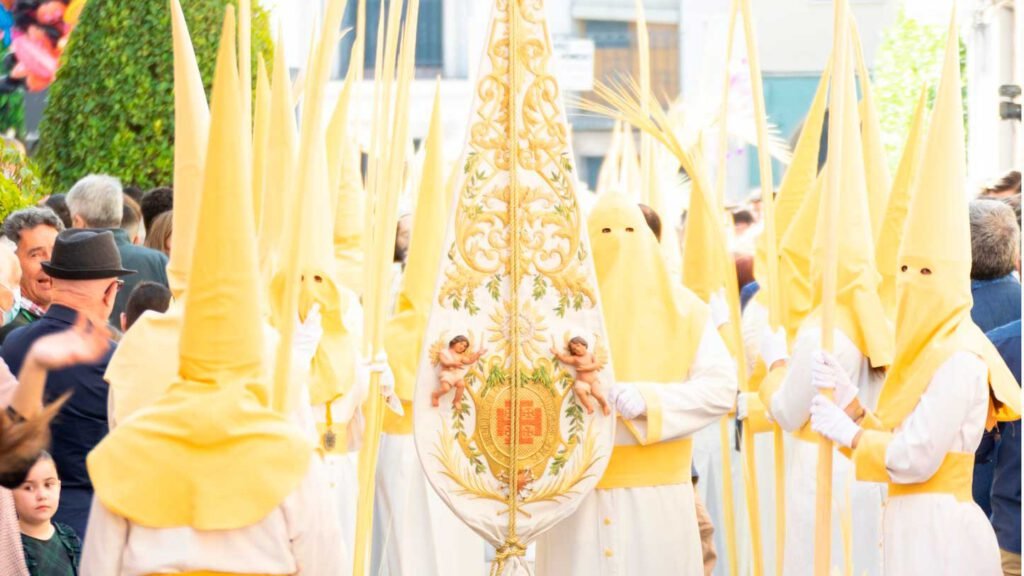 Palmas del Domingo de Ramos. Hermandad de la Pollinita de Cabra. Significado y elaboración de las palmas de Semana Santa